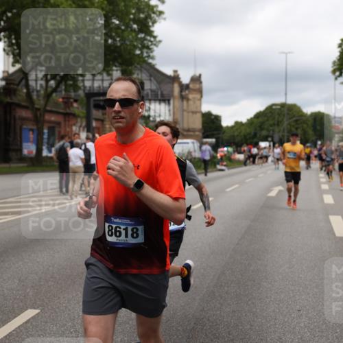 29.06.2025 - hella hamburg halbmarathon Yannick Fuchs http://msf.ph/oto/8274016 29.06.2025 10:49:15 20KM 1120, 1143, 1834, 2029, 2252, 2448, 2612, 3037, 3256, 4249, 4616, 4868, 4897, 5021, 5643, 6355, 6891, 6938, 7147, 7221, 8573, 8618, 8691, 10044, 10188, 10582, 11231, 11568, 12248, 12483, 12544, 12584, 13234, 13236, 13267, 13470, 14750, 14845, 14909, 15300, 15854, 15868, 15896, 16108, 16110, 16213, 16327, 16334, 16609, 17603, 17940, 18031, 18190, 18290, 19047 meine-sportfotos.de