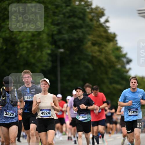 29.06.2025 - hella hamburg halbmarathon Dr. Thomas Lammeyer http://msf.ph/oto/8274035 29.06.2025 10:36:10 Kennedybrücke 1292, 1987, 2349, 2672, 2943, 3239, 3358, 3707, 3751, 3752, 3778, 4314, 4365, 4605, 4924, 5496, 5601, 5658, 5743, 6218, 7239, 7295, 7334, 7344, 7535, 7570, 7695, 7816, 7898, 8072, 8073, 8124, 8127, 8304, 8538, 8757, 9604, 9882, 10248, 10421, 10924, 11168 meine-sportfotos.de