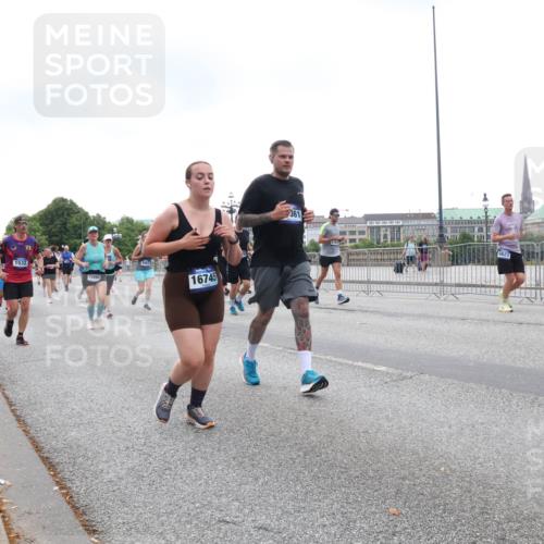 29.06.2025 - hella hamburg halbmarathon Lena Gebhardt http://msf.ph/oto/8274099 29.06.2025 10:46:24 Lombardsbrücke 1004, 1371, 1375, 1429, 1465, 1532, 1608, 1837, 1867, 1868, 2398, 2423, 2500, 2697, 2773, 2813, 2951, 3410, 3469, 3734, 4119, 4223, 4355, 4448, 4604, 5697, 5703, 5769, 5770, 5854, 5892, 6068, 6124, 6161, 6333, 6392, 7303, 7364, 7368, 7374, 7605, 7767, 7894, 7960, 7983, 8047, 8477, 8551, 8700, 9129, 9337, 9426, 9445, 9691, 10153, 10230, 11358, 11361, 11876, 11910, 12298, 12333, 12507, 12522, 13969, 14261, 15852, 16882, 16987 meine-sportfotos.de