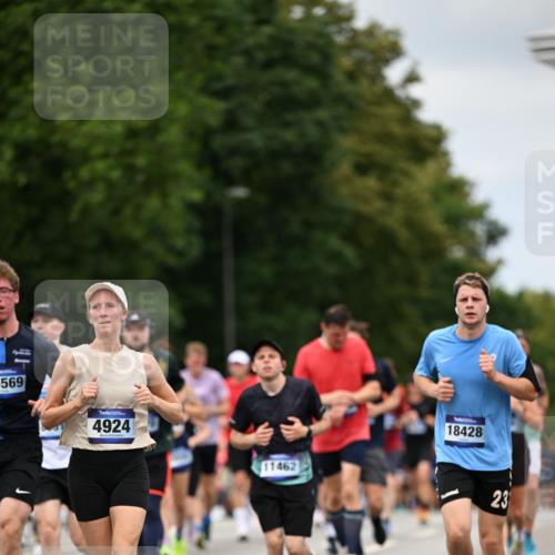 29.06.2025 - hella hamburg halbmarathon Dr. Thomas Lammeyer http://msf.ph/oto/8274104 29.06.2025 10:36:11 Kennedybrücke 1292, 1987, 2349, 2672, 2943, 3239, 3358, 3707, 3751, 3752, 3778, 4314, 4365, 4605, 4924, 5496, 5601, 5658, 5743, 6218, 7239, 7295, 7334, 7344, 7535, 7570, 7695, 7816, 7898, 8072, 8073, 8124, 8127, 8303, 8304, 8538, 8757, 9604, 9882, 10248, 10421, 10924, 11168 meine-sportfotos.de