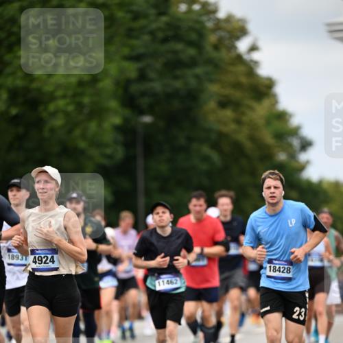 29.06.2025 - hella hamburg halbmarathon Dr. Thomas Lammeyer http://msf.ph/oto/8274127 29.06.2025 10:36:11 Kennedybrücke 1292, 1987, 2349, 2672, 2943, 3239, 3358, 3707, 3751, 3752, 3778, 4314, 4365, 4605, 4924, 5496, 5601, 5658, 5743, 6218, 7239, 7295, 7334, 7344, 7535, 7570, 7695, 7816, 7898, 8072, 8073, 8124, 8127, 8303, 8304, 8538, 8757, 9604, 9882, 10248, 10421, 10924, 11168 meine-sportfotos.de