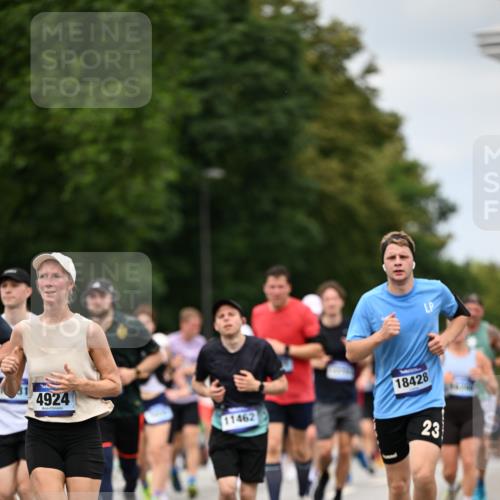 29.06.2025 - hella hamburg halbmarathon Dr. Thomas Lammeyer http://msf.ph/oto/8274132 29.06.2025 10:36:11 Kennedybrücke 1292, 1987, 2349, 2672, 2943, 3239, 3358, 3707, 3751, 3752, 3778, 4314, 4365, 4605, 4924, 5496, 5601, 5658, 5743, 6218, 7239, 7295, 7334, 7344, 7535, 7570, 7695, 7816, 7898, 8072, 8073, 8124, 8127, 8303, 8304, 8538, 8757, 9604, 9882, 10248, 10421, 10924, 11168 meine-sportfotos.de