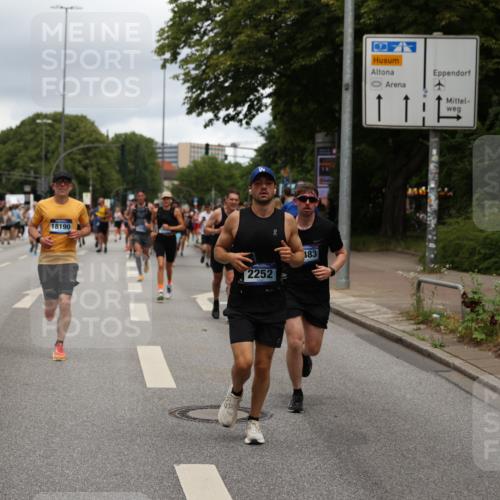 29.06.2025 - hella hamburg halbmarathon Yannick Fuchs http://msf.ph/oto/8274141 29.06.2025 10:49:16 20KM 1120, 1143, 1179, 1834, 2029, 2252, 2448, 2612, 3037, 3256, 4249, 4616, 4868, 4897, 5021, 5643, 6355, 6891, 7147, 7221, 8573, 8618, 8691, 10044, 10188, 10582, 11231, 11568, 12248, 12483, 12544, 12545, 12584, 13234, 13236, 13267, 13470, 14750, 14845, 14909, 15300, 15584, 15854, 15868, 15896, 16108, 16110, 16213, 16334, 16609, 17133, 17603, 17940, 18031, 18190, 18290, 19047 meine-sportfotos.de