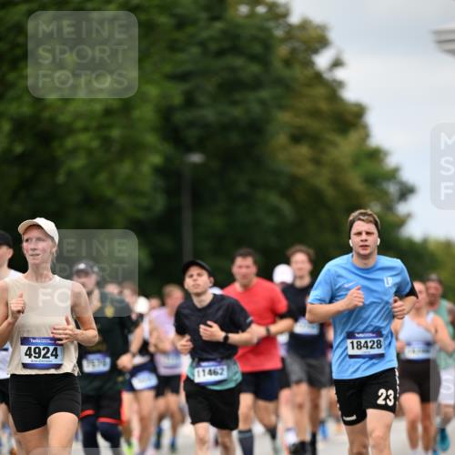 29.06.2025 - hella hamburg halbmarathon Dr. Thomas Lammeyer http://msf.ph/oto/8274146 29.06.2025 10:36:11 Kennedybrücke 1292, 1987, 2349, 2672, 2943, 3239, 3358, 3707, 3751, 3752, 3778, 4314, 4365, 4605, 4924, 5496, 5601, 5658, 5743, 6218, 7239, 7295, 7334, 7344, 7535, 7570, 7695, 7816, 7898, 8072, 8073, 8124, 8127, 8303, 8304, 8538, 8757, 9604, 9882, 10248, 10421, 10924, 11168 meine-sportfotos.de