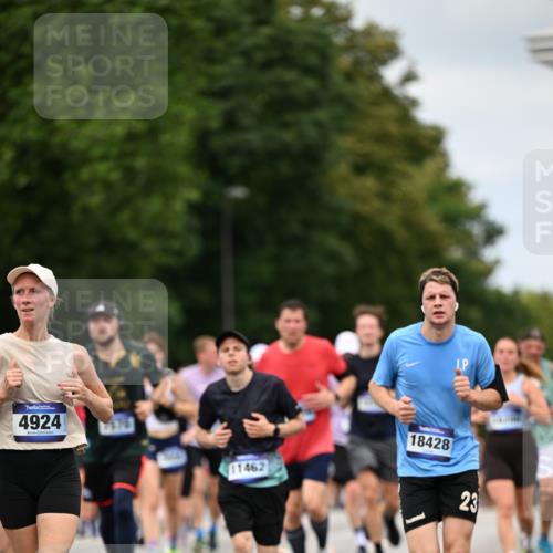 29.06.2025 - hella hamburg halbmarathon Dr. Thomas Lammeyer http://msf.ph/oto/8274159 29.06.2025 10:36:12 Kennedybrücke 1292, 1987, 2349, 2943, 3239, 3358, 3365, 3707, 3751, 3752, 3778, 4314, 4365, 4605, 4924, 5496, 5601, 5658, 5743, 6218, 7239, 7295, 7334, 7344, 7535, 7570, 7695, 7816, 7898, 8072, 8073, 8124, 8127, 8303, 8538, 8757, 9125, 9604, 10248, 10421, 10924, 11168, 11225, 11362 meine-sportfotos.de