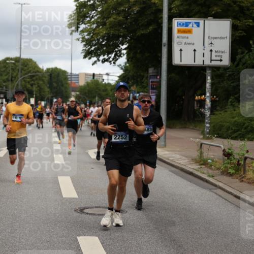 29.06.2025 - hella hamburg halbmarathon Yannick Fuchs http://msf.ph/oto/8274168 29.06.2025 10:49:16 20KM 1120, 1143, 1179, 1834, 2029, 2252, 2448, 2612, 3037, 3256, 4249, 4616, 4868, 4897, 5021, 5643, 6355, 6891, 7147, 7221, 8573, 8618, 8691, 10044, 10188, 10582, 11231, 11568, 12248, 12483, 12544, 12545, 12584, 13234, 13236, 13267, 13470, 14750, 14845, 14909, 15300, 15584, 15854, 15868, 15896, 16108, 16110, 16213, 16334, 16609, 17133, 17603, 17940, 18031, 18190, 18290, 19047 meine-sportfotos.de