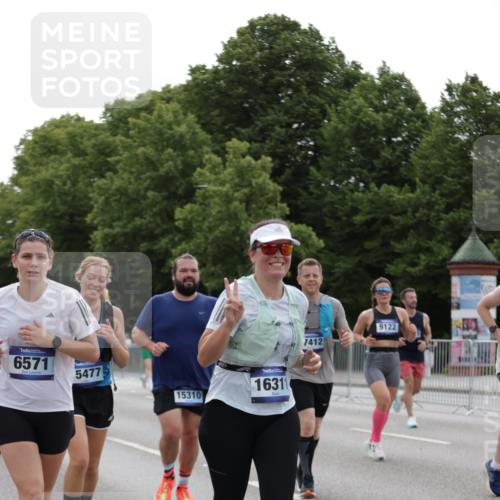 29.06.2025 - hella hamburg halbmarathon Jannik Wohlers http://msf.ph/oto/8274191 29.06.2025 10:34:18 Lombardsbrücke 1025, 2023, 2355, 3130, 3420, 5453, 6034, 6171, 6310, 6329, 6335, 6843, 7020, 7386, 7644, 7733, 8369, 8793, 9122, 9164, 9448, 9514, 10335, 10674, 11122, 11245, 11646, 12164, 12236, 12382, 13311, 13416, 13471, 13473, 14273, 15310, 15380, 15477, 16238, 16311, 16390, 17412, 18892 meine-sportfotos.de