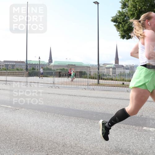 29.06.2025 - hella hamburg halbmarathon Lena Gebhardt http://msf.ph/oto/8274207 29.06.2025 10:11:27 Lombardsbrücke 1328, 1531, 1723, 1866, 1992, 2868, 3837, 4227, 4287, 5254, 5605, 5653, 7271, 7571, 8115, 8171, 8206, 8207, 8368, 8561, 8807, 8810, 9119, 10196, 10372, 10428, 11149, 11321, 11755, 12286, 12556, 12571, 12836, 13177, 13203, 13603, 13939, 14008, 14022, 14149, 15009, 15252, 15797, 15908, 15945, 16383, 17080, 17142, 17500, 17787, 17866, 18278, 18382, 19172, 19241 meine-sportfotos.de