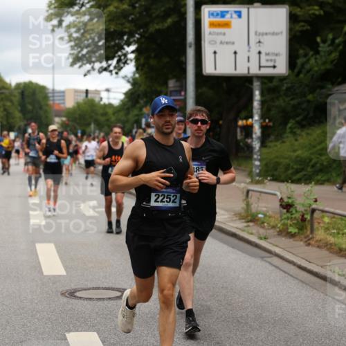 29.06.2025 - hella hamburg halbmarathon Yannick Fuchs http://msf.ph/oto/8274208 29.06.2025 10:49:16 20KM 1120, 1143, 1179, 1834, 2029, 2252, 2448, 2612, 3037, 3256, 4249, 4616, 4868, 4897, 5021, 5643, 6355, 6891, 7147, 7221, 8573, 8618, 8691, 10044, 10188, 10582, 11231, 11568, 12248, 12483, 12544, 12545, 12584, 13234, 13236, 13267, 13470, 14750, 14845, 14909, 15300, 15584, 15854, 15868, 15896, 16108, 16110, 16213, 16334, 16609, 17133, 17603, 17940, 18031, 18190, 18290, 19047 meine-sportfotos.de