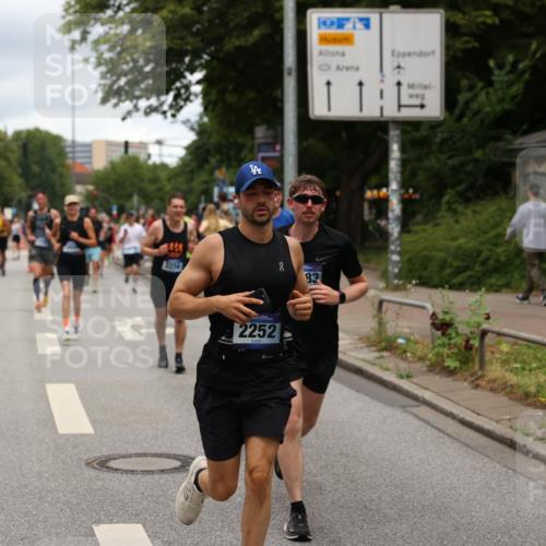 29.06.2025 - hella hamburg halbmarathon Yannick Fuchs http://msf.ph/oto/8274218 29.06.2025 10:49:16 20KM 1120, 1143, 1179, 1834, 2029, 2252, 2448, 2612, 3037, 3256, 4249, 4616, 4868, 4897, 5021, 5643, 6355, 6891, 7147, 7221, 8573, 8618, 8691, 10044, 10188, 10582, 11231, 11568, 12248, 12483, 12544, 12545, 12584, 13234, 13236, 13267, 13470, 14750, 14845, 14909, 15300, 15584, 15854, 15868, 15896, 16108, 16110, 16213, 16334, 16609, 17133, 17603, 17940, 18031, 18190, 18290, 19047 meine-sportfotos.de