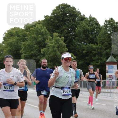 29.06.2025 - hella hamburg halbmarathon Jannik Wohlers http://msf.ph/oto/8274229 29.06.2025 10:34:18 Lombardsbrücke 1025, 2023, 2355, 3130, 3420, 5453, 6034, 6171, 6310, 6329, 6335, 6843, 7020, 7386, 7644, 7733, 8369, 8793, 9122, 9164, 9448, 9514, 10335, 10674, 11122, 11245, 11646, 12164, 12236, 12382, 13311, 13416, 13471, 13473, 14273, 15310, 15380, 15477, 16238, 16311, 16390, 17412, 18892 meine-sportfotos.de