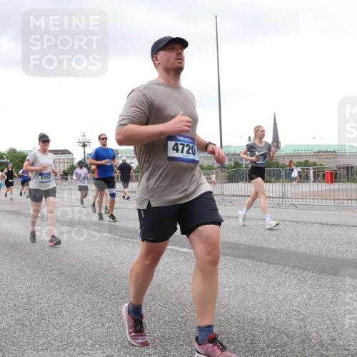 29.06.2025 - hella hamburg halbmarathon Lena Gebhardt http://msf.ph/oto/8274257 29.06.2025 10:54:32 Lombardsbrücke 3837, 5157, 4720, 130, 1198, 1762, 1779, 1822, 1949, 2084, 2244, 2532, 2566, 2586, 2600, 2632, 2761, 3187, 3188, 3364, 3761, 3795, 3857, 4323, 4685, 4720, 4838, 4971, 5157, 5185, 5216, 5309, 5500, 5514, 5804, 5817, 5882, 5933, 5993, 6023, 6279, 6468, 6982, 6987, 6988, 7498, 7670, 7874, 7946, 7986, 8012, 8186, 8801, 8803, 8867, 9130, 9138, 9203, 9521, 10207, 10331, 10471, 11033, 11226, 11287, 11354, 11567, 11569, 11785, 12268, 12270, 12930, 13272, 13283 meine-sportfotos.de