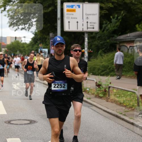 29.06.2025 - hella hamburg halbmarathon Yannick Fuchs http://msf.ph/oto/8274330 29.06.2025 10:49:17 20KM 1120, 1143, 1179, 1834, 2029, 2252, 2448, 2612, 3037, 3256, 4249, 4616, 4868, 4897, 5021, 5643, 6355, 6891, 7147, 7221, 8573, 8618, 8691, 10044, 10188, 10582, 11231, 11568, 12248, 12483, 12544, 12545, 12584, 13234, 13236, 13470, 14750, 14845, 14909, 15300, 15584, 15854, 15868, 15896, 16108, 16110, 16213, 16334, 16609, 17133, 17603, 17940, 18031, 18190, 18290, 19047 meine-sportfotos.de
