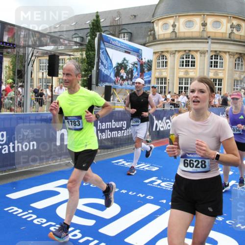 29.06.2025 - hella hamburg halbmarathon Michael Strokosch http://msf.ph/oto/8274339 29.06.2025 10:53:40 Ziel 1030, 1098, 1502, 1783, 2058, 2630, 3399, 3819, 5399, 6628, 6762, 10549, 10895, 11588, 11589, 11604, 12632, 13865, 15061, 15113, 15441, 15497, 15856, 16092, 18143, 18450, 18612, 18666, 18715 meine-sportfotos.de