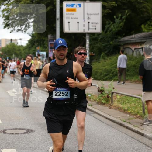 29.06.2025 - hella hamburg halbmarathon Yannick Fuchs http://msf.ph/oto/8274340 29.06.2025 10:49:17 20KM 1120, 1143, 1179, 1834, 2029, 2252, 2448, 2612, 3037, 3256, 4249, 4616, 4868, 4897, 5021, 5643, 6355, 6891, 7147, 7221, 8573, 8618, 8691, 10044, 10188, 10582, 11231, 11568, 12248, 12483, 12544, 12545, 12584, 13234, 13236, 13470, 14750, 14845, 14909, 15300, 15584, 15854, 15868, 15896, 16108, 16110, 16213, 16334, 16609, 17133, 17603, 17940, 18031, 18190, 18290, 19047 meine-sportfotos.de