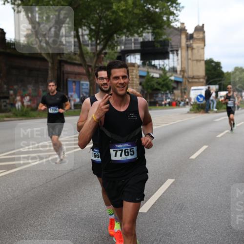 29.06.2025 - hella hamburg halbmarathon Yannick Fuchs http://msf.ph/oto/8274349 29.06.2025 10:37:12 20KM 1353, 1675, 1700, 1735, 2233, 4235, 5011, 5124, 5436, 7035, 7448, 7734, 7765, 7865, 9364, 9371, 9534, 9833, 10216, 10469, 11907, 12839, 13446, 14226, 14447, 14560, 14813, 15095, 15175, 15255, 15297, 15301, 15328, 15535, 16295, 16333, 16660, 16677, 17000, 17177, 17733, 17864, 17911, 18004, 18275, 18304, 18559, 18632, 18659, 18680, 18920 meine-sportfotos.de