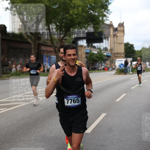 29.06.2025 - hella hamburg halbmarathon Yannick Fuchs http://msf.ph/oto/8274357 29.06.2025 10:37:12 20KM 1353, 1675, 1700, 1735, 2233, 4235, 5011, 5124, 5436, 7035, 7448, 7734, 7765, 7865, 9364, 9371, 9534, 9833, 10216, 10469, 11907, 12839, 13446, 14226, 14447, 14560, 14813, 15095, 15175, 15255, 15297, 15301, 15328, 15535, 16295, 16333, 16660, 16677, 17000, 17177, 17733, 17864, 17911, 18004, 18275, 18304, 18559, 18632, 18659, 18680, 18920 meine-sportfotos.de
