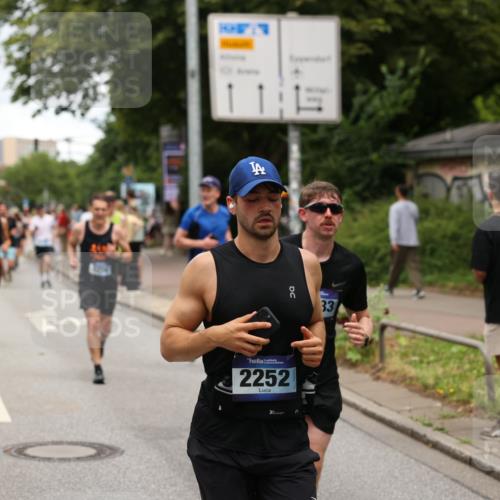 29.06.2025 - hella hamburg halbmarathon Yannick Fuchs http://msf.ph/oto/8274362 29.06.2025 10:49:17 20KM 1120, 1143, 1179, 1834, 2029, 2252, 2448, 2612, 3037, 3256, 4249, 4616, 4868, 4897, 5021, 5643, 6355, 6891, 7147, 7221, 8573, 8618, 8691, 10044, 10188, 10582, 11231, 11568, 12248, 12483, 12544, 12545, 12584, 13234, 13236, 13470, 14750, 14845, 14909, 15300, 15584, 15854, 15868, 15896, 16108, 16110, 16213, 16334, 16609, 17133, 17603, 17940, 18031, 18190, 18290, 19047 meine-sportfotos.de
