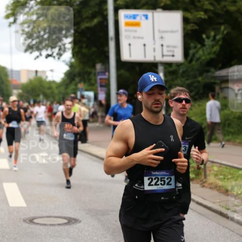 29.06.2025 - hella hamburg halbmarathon Yannick Fuchs http://msf.ph/oto/8274370 29.06.2025 10:49:17 20KM 1120, 1143, 1179, 1834, 2029, 2252, 2448, 2612, 3037, 3256, 4249, 4616, 4868, 4897, 5021, 5643, 6355, 6891, 7147, 7221, 8573, 8618, 8691, 10044, 10188, 10582, 11231, 11568, 12248, 12483, 12544, 12545, 12584, 13234, 13236, 13470, 14750, 14845, 14909, 15300, 15584, 15854, 15868, 15896, 16108, 16110, 16213, 16334, 16609, 17133, 17603, 17940, 18031, 18190, 18290, 19047 meine-sportfotos.de