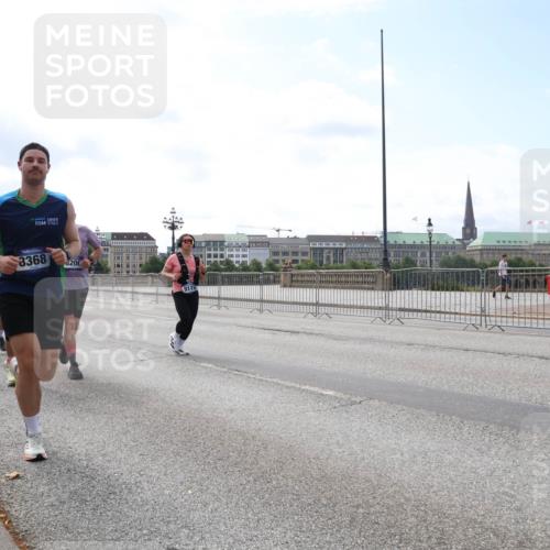 29.06.2025 - hella hamburg halbmarathon Lena Gebhardt http://msf.ph/oto/8274372 29.06.2025 10:11:29 Lombardsbrücke 1328, 1531, 1723, 1866, 1992, 2868, 3363, 3837, 4227, 4287, 5254, 5605, 5653, 7271, 7571, 8115, 8171, 8206, 8207, 8368, 8561, 8807, 8810, 9119, 9428, 10196, 10372, 10428, 11149, 11321, 11755, 12286, 12571, 12836, 13177, 13203, 13603, 13939, 14008, 14022, 14149, 15009, 15252, 15797, 15908, 15945, 16383, 17080, 17142, 17500, 17787, 17866, 18278, 18382, 19172, 19241 meine-sportfotos.de