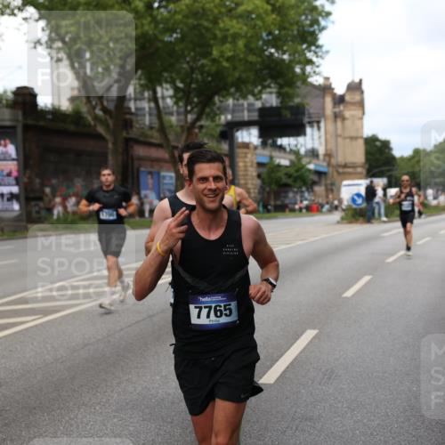 29.06.2025 - hella hamburg halbmarathon Yannick Fuchs http://msf.ph/oto/8274412 29.06.2025 10:37:12 20KM 1353, 1675, 1700, 1735, 2233, 4235, 5011, 5124, 5436, 7035, 7448, 7734, 7765, 7865, 9364, 9371, 9534, 9833, 10216, 10469, 11907, 12839, 13446, 14226, 14447, 14560, 14813, 15095, 15175, 15255, 15297, 15301, 15328, 15535, 16295, 16333, 16660, 16677, 17000, 17177, 17733, 17864, 17911, 18004, 18275, 18304, 18559, 18632, 18659, 18680, 18920 meine-sportfotos.de