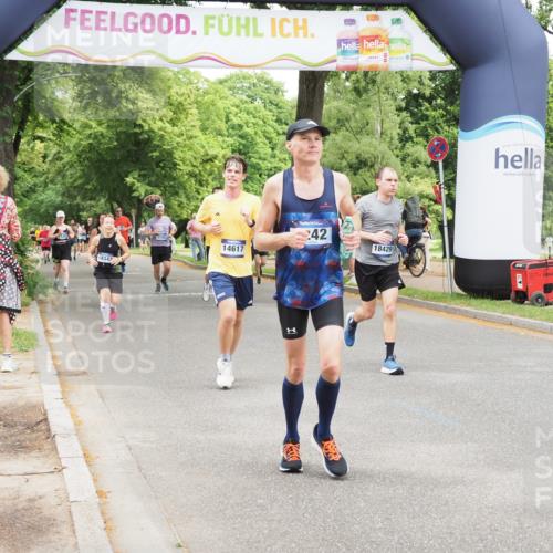 29.06.2025 - hella hamburg halbmarathon MichiJ http://msf.ph/oto/8274413 29.06.2025 10:56:32 Zwischen KM18-KM19 1032, 4204, 5242, 14617, 17988, 18429, 19190 meine-sportfotos.de