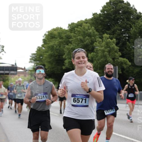 29.06.2025 - hella hamburg halbmarathon Jannik Wohlers http://msf.ph/oto/8274437 29.06.2025 10:34:18 Lombardsbrücke 1025, 2023, 2355, 3130, 3420, 5453, 6034, 6171, 6310, 6329, 6335, 6843, 7020, 7386, 7644, 7733, 8369, 8793, 9122, 9164, 9448, 9514, 10335, 10674, 11122, 11245, 11646, 12164, 12236, 12382, 13311, 13416, 13471, 13473, 14273, 15310, 15380, 15477, 16238, 16311, 16390, 17412, 18892 meine-sportfotos.de