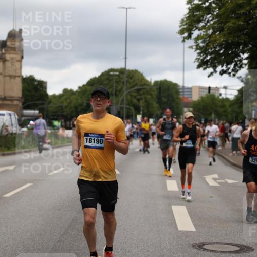 29.06.2025 - hella hamburg halbmarathon Yannick Fuchs http://msf.ph/oto/8274449 29.06.2025 10:49:17 20KM 1120, 1143, 1179, 1834, 2029, 2252, 2448, 2612, 3037, 3256, 4249, 4616, 4868, 4897, 5021, 5643, 6355, 6891, 7147, 7221, 8573, 8618, 8691, 10044, 10188, 10582, 11231, 11568, 12248, 12483, 12544, 12545, 12584, 13234, 13236, 13470, 14750, 14845, 14909, 15300, 15584, 15854, 15868, 15896, 16108, 16110, 16213, 16334, 16609, 17133, 17603, 17940, 18031, 18190, 18290, 19047 meine-sportfotos.de