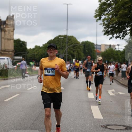 29.06.2025 - hella hamburg halbmarathon Yannick Fuchs http://msf.ph/oto/8274470 29.06.2025 10:49:17 20KM 1120, 1143, 1179, 1834, 2029, 2252, 2448, 2612, 3037, 3256, 4249, 4616, 4868, 4897, 5021, 5643, 6355, 6891, 7147, 7221, 8573, 8618, 8691, 10044, 10188, 10582, 11231, 11568, 12248, 12483, 12544, 12545, 12584, 13234, 13236, 13470, 14750, 14845, 14909, 15300, 15584, 15854, 15868, 15896, 16108, 16110, 16213, 16334, 16609, 17133, 17603, 17940, 18031, 18190, 18290, 19047 meine-sportfotos.de