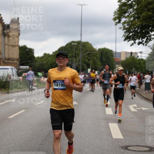 29.06.2025 - hella hamburg halbmarathon Yannick Fuchs http://msf.ph/oto/8274481 29.06.2025 10:49:18 20KM 1120, 1143, 1179, 1834, 2029, 2252, 2448, 2612, 3037, 3256, 4249, 4616, 4897, 5021, 5643, 6355, 6891, 7147, 7221, 7976, 8573, 8618, 8691, 10044, 10188, 10582, 11231, 11568, 12248, 12483, 12544, 12545, 13234, 13236, 13470, 14750, 14845, 14909, 15300, 15584, 15854, 15868, 15896, 16108, 16110, 16213, 16334, 16609, 17133, 17603, 17940, 18031, 18190, 18290, 19047 meine-sportfotos.de