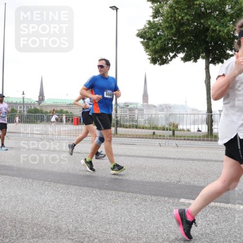 29.06.2025 - hella hamburg halbmarathon Lena Gebhardt http://msf.ph/oto/8274548 29.06.2025 10:54:34 Lombardsbrücke 253, 8801, 515, 1198, 1762, 1779, 1822, 1949, 2084, 2244, 2532, 2566, 2586, 2600, 2632, 2761, 3187, 3188, 3364, 3761, 3795, 3857, 4323, 4685, 4720, 4971, 5157, 5185, 5216, 5309, 5500, 5514, 5804, 5817, 5882, 5933, 5993, 6023, 6279, 6468, 6982, 6987, 6988, 7498, 7670, 7874, 7946, 7986, 8012, 8186, 8801, 8803, 8867, 9130, 9203, 9521, 10207, 10331, 10471, 11033, 11226, 11287, 11354, 11567, 11569, 11785, 12240, 12268, 12270, 12930, 13272, 13283, 13944, 13945 meine-sportfotos.de