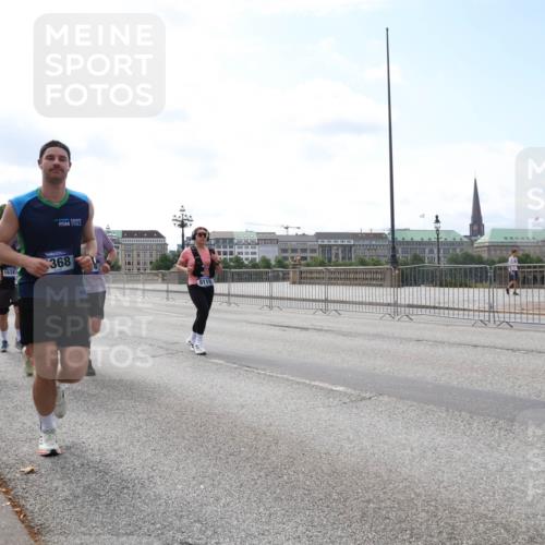 29.06.2025 - hella hamburg halbmarathon Lena Gebhardt http://msf.ph/oto/8274568 29.06.2025 10:11:29 Lombardsbrücke 1328, 1531, 1723, 1866, 1992, 2868, 3363, 3837, 4227, 4287, 5254, 5605, 5653, 7271, 7571, 8115, 8171, 8206, 8207, 8368, 8561, 8807, 8810, 9119, 9428, 10196, 10372, 10428, 11149, 11321, 11755, 12286, 12571, 12836, 13177, 13203, 13603, 13939, 14008, 14022, 14149, 15009, 15252, 15797, 15908, 15945, 16383, 17080, 17142, 17500, 17787, 17866, 18278, 18382, 19172, 19241 meine-sportfotos.de