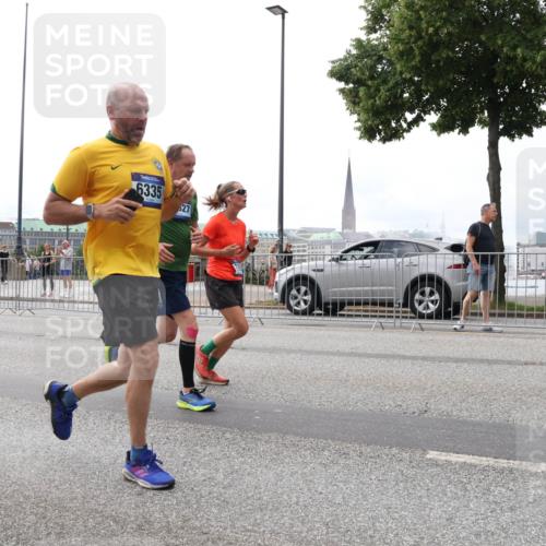 29.06.2025 - hella hamburg halbmarathon Lena Gebhardt http://msf.ph/oto/8274626 29.06.2025 10:34:59 Lombardsbrücke 6335, 27, 1025, 1284, 1497, 1717, 1849, 2023, 2355, 2376, 2751, 3130, 3409, 3420, 4564, 4884, 5027, 5453, 5531, 6034, 6171, 6189, 6310, 6329, 6335, 6379, 6397, 6803, 6843, 7020, 7267, 7299, 7386, 7644, 7733, 7927, 8369, 8793, 9122, 9164, 9248, 9448, 9514, 10335, 10358, 10464, 10606, 10674, 11122, 11233, 11245, 11320, 11359, 11646, 11886, 12019, 12164, 12236, 12382, 12764, 15477, 16238, 16311, 16390 meine-sportfotos.de