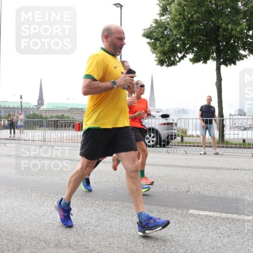 29.06.2025 - hella hamburg halbmarathon Lena Gebhardt http://msf.ph/oto/8274686 29.06.2025 10:34:59 Lombardsbrücke 1025, 1284, 1497, 1717, 1849, 2023, 2355, 2376, 2751, 3130, 3409, 3420, 4564, 4884, 5027, 5453, 5531, 6034, 6171, 6189, 6310, 6329, 6335, 6379, 6397, 6803, 6843, 7020, 7267, 7299, 7386, 7644, 7733, 7927, 8369, 8793, 9122, 9164, 9248, 9448, 9514, 10335, 10358, 10464, 10606, 10674, 11122, 11233, 11245, 11320, 11359, 11646, 11886, 12019, 12164, 12236, 12382, 12764, 15477, 16238, 16311, 16390 meine-sportfotos.de