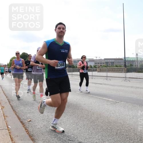 29.06.2025 - hella hamburg halbmarathon Lena Gebhardt http://msf.ph/oto/8274697 29.06.2025 10:11:29 Lombardsbrücke 1328, 1531, 1723, 1866, 1992, 2868, 3363, 3837, 4227, 4287, 5254, 5605, 5653, 7271, 7571, 8115, 8171, 8206, 8207, 8368, 8561, 8807, 8810, 9119, 9428, 10196, 10372, 10428, 11149, 11321, 11755, 12286, 12571, 12836, 13177, 13203, 13603, 13939, 14008, 14022, 14149, 15009, 15252, 15797, 15908, 15945, 16383, 17080, 17142, 17500, 17787, 17866, 18278, 18382, 19172, 19241 meine-sportfotos.de