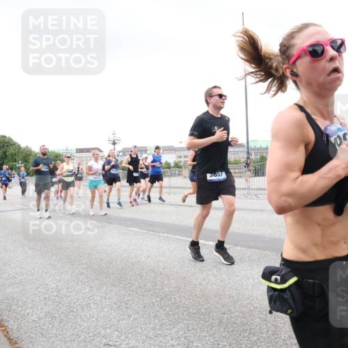 29.06.2025 - hella hamburg halbmarathon Lena Gebhardt http://msf.ph/oto/8274734 29.06.2025 10:54:36 Lombardsbrücke 1949, 7394, 13035, 3857, 1198, 1762, 1779, 1822, 1949, 2084, 2244, 2532, 2566, 2586, 2632, 3187, 3188, 3364, 3761, 3795, 3857, 4191, 4192, 4720, 4971, 5157, 5185, 5216, 5309, 5500, 5514, 5817, 5882, 5933, 5993, 6023, 6279, 6982, 6987, 7498, 7670, 7874, 7946, 7986, 8012, 8186, 8801, 8803, 8867, 9130, 9203, 9521, 10207, 10331, 10471, 11033, 11226, 11287, 11354, 11567, 11569, 11785, 12240, 12268, 12270, 12930, 13272, 13283, 13944, 13945 meine-sportfotos.de