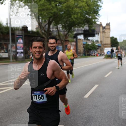 29.06.2025 - hella hamburg halbmarathon Yannick Fuchs http://msf.ph/oto/8274791 29.06.2025 10:37:13 20KM 1353, 1675, 1700, 1735, 2233, 4235, 5011, 5124, 5436, 5477, 7035, 7448, 7734, 7765, 7865, 9364, 9371, 9534, 9833, 10216, 10469, 11907, 12839, 13446, 14226, 14447, 14560, 14813, 15095, 15175, 15255, 15297, 15301, 15328, 15535, 16295, 16333, 16660, 16677, 17000, 17177, 17733, 17864, 17911, 18004, 18275, 18304, 18559, 18632, 18659, 18680 meine-sportfotos.de