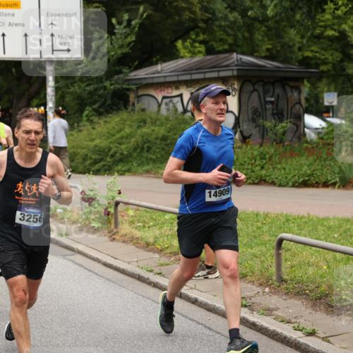 29.06.2025 - hella hamburg halbmarathon Yannick Fuchs http://msf.ph/oto/8274795 29.06.2025 10:49:19 20KM 1120, 1143, 1179, 1834, 2029, 2252, 2448, 2612, 3037, 3256, 4249, 4616, 4897, 5021, 5643, 6891, 7147, 7221, 7976, 8573, 8618, 8691, 10044, 10188, 10582, 11231, 11568, 12248, 12483, 12544, 12545, 13234, 13236, 13470, 14750, 14909, 15300, 15484, 15584, 15854, 15868, 15896, 16108, 16110, 16213, 16334, 16609, 17133, 17603, 17940, 18190, 18290, 19047 meine-sportfotos.de