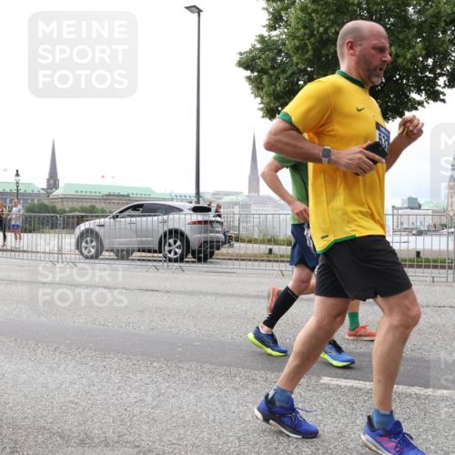 29.06.2025 - hella hamburg halbmarathon Lena Gebhardt http://msf.ph/oto/8274821 29.06.2025 10:35:00 Lombardsbrücke 7344, 1025, 1284, 1497, 1717, 1849, 2023, 2355, 2376, 2751, 3130, 3409, 3420, 3828, 4564, 4884, 5027, 5453, 5531, 6034, 6189, 6310, 6335, 6379, 6397, 6471, 6803, 6843, 7020, 7267, 7299, 7386, 7644, 7733, 7927, 8369, 8793, 9122, 9164, 9248, 9448, 9514, 10335, 10358, 10464, 10606, 10674, 11122, 11233, 11245, 11320, 11359, 11646, 11886, 12019, 12062, 12164, 12236, 12382, 12764, 15477, 16238, 16311, 16390 meine-sportfotos.de
