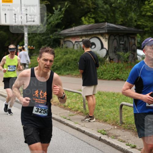 29.06.2025 - hella hamburg halbmarathon Yannick Fuchs http://msf.ph/oto/8274843 29.06.2025 10:49:20 20KM 1120, 1143, 1179, 1834, 2029, 2252, 2448, 2612, 3037, 3256, 4249, 4616, 4897, 5021, 5643, 6891, 7147, 7221, 7976, 8573, 8618, 8691, 10044, 10188, 10582, 11231, 11568, 12248, 12483, 12544, 12545, 13234, 13236, 13470, 14750, 14909, 15300, 15484, 15584, 15854, 15868, 15896, 16108, 16110, 16176, 16213, 16334, 16609, 17133, 17603, 17734, 17940, 18190, 18290, 19047 meine-sportfotos.de