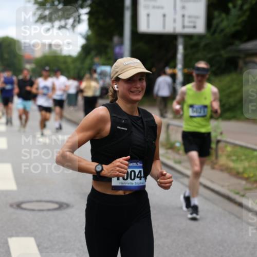 29.06.2025 - hella hamburg halbmarathon Yannick Fuchs http://msf.ph/oto/8274867 29.06.2025 10:49:20 20KM 1120, 1143, 1179, 1834, 2029, 2252, 2448, 2612, 3037, 3256, 4249, 4616, 4897, 5021, 5643, 6891, 7147, 7221, 7976, 8573, 8618, 8691, 10044, 10188, 10582, 11231, 11568, 12248, 12483, 12544, 12545, 13234, 13236, 13470, 14750, 14909, 15300, 15484, 15584, 15854, 15868, 15896, 16108, 16110, 16176, 16213, 16334, 16609, 17133, 17603, 17734, 17940, 18190, 18290, 19047 meine-sportfotos.de