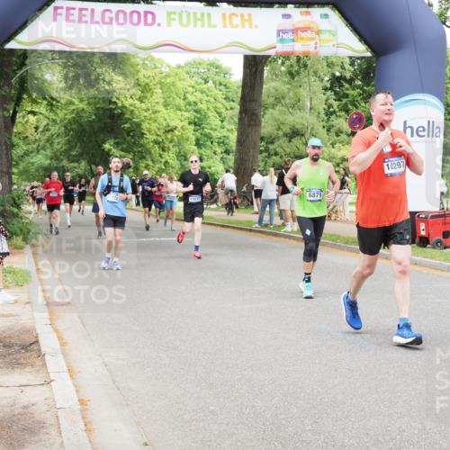 29.06.2025 - hella hamburg halbmarathon MichiJ http://msf.ph/oto/8274900 29.06.2025 10:56:41 Zwischen KM18-KM19 1745, 1766, 1830, 1850, 2359, 5191, 6664, 6871, 10297, 11525, 12457, 13237, 15772, 18343 meine-sportfotos.de