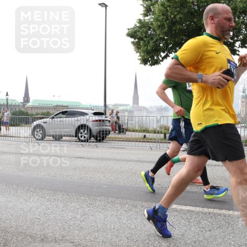 29.06.2025 - hella hamburg halbmarathon Lena Gebhardt http://msf.ph/oto/8274903 29.06.2025 10:35:00 Lombardsbrücke 12, 1025, 1284, 1497, 1717, 1849, 2023, 2355, 2376, 2751, 3130, 3409, 3420, 3828, 4564, 4884, 5027, 5453, 5531, 6034, 6189, 6310, 6335, 6379, 6397, 6471, 6803, 6843, 7020, 7267, 7299, 7386, 7644, 7733, 7927, 8369, 8793, 9122, 9164, 9248, 9448, 9514, 10335, 10358, 10464, 10606, 10674, 11122, 11233, 11245, 11320, 11359, 11646, 11886, 12019, 12062, 12164, 12236, 12382, 12764, 15477, 16238, 16311, 16390 meine-sportfotos.de