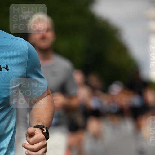 29.06.2025 - hella hamburg halbmarathon Dr. Thomas Lammeyer http://msf.ph/oto/8274968 29.06.2025 10:15:32 Kennedybrücke 1166, 1531, 1866, 1992, 2661, 4227, 5254, 5379, 5990, 5991, 7571, 8368, 9169, 9191, 10042, 10372, 10428, 11321 meine-sportfotos.de