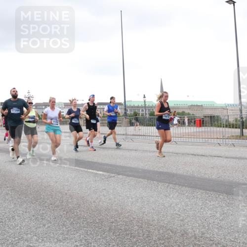 29.06.2025 - hella hamburg halbmarathon Lena Gebhardt http://msf.ph/oto/8274974 29.06.2025 10:54:37 Lombardsbrücke 17394, 5185, 15627, 3035, 15174, 15674, 1198, 1762, 1779, 1822, 1949, 2084, 2244, 2532, 2566, 2586, 2632, 3002, 3364, 3761, 3795, 3857, 4191, 4192, 4720, 4971, 5157, 5185, 5216, 5309, 5500, 5514, 5817, 5882, 5933, 5993, 6023, 6279, 6982, 6987, 7498, 7670, 7874, 7946, 7986, 8012, 8186, 8801, 8803, 8867, 9130, 9203, 9521, 10207, 10331, 10471, 11033, 11226, 11287, 11354, 11567, 11569, 11785, 12240, 12268, 12270, 12930, 13272, 13283, 13944, 13945 meine-sportfotos.de