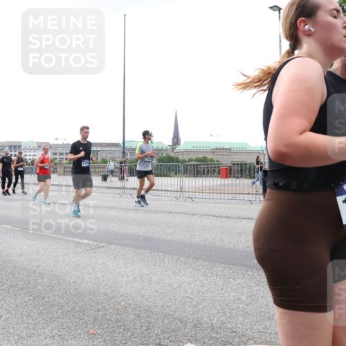 29.06.2025 - hella hamburg halbmarathon Lena Gebhardt http://msf.ph/oto/8274985 29.06.2025 10:46:25 Lombardsbrücke 1004, 1371, 1375, 1429, 1465, 1532, 1608, 1837, 1867, 1868, 2398, 2423, 2500, 2697, 2773, 2813, 2951, 3410, 3469, 3734, 4119, 4202, 4223, 4296, 4355, 4448, 4604, 5697, 5703, 5769, 5770, 5854, 5892, 6068, 6124, 6161, 6392, 7303, 7364, 7368, 7374, 7605, 7767, 7894, 7960, 7983, 8047, 8477, 8551, 8700, 9129, 9337, 9426, 9445, 9691, 10153, 10230, 11358, 11361, 11876, 11910, 12298, 12333, 12507, 12522, 13969, 14261, 15852, 16882, 16987 meine-sportfotos.de