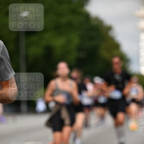 29.06.2025 - hella hamburg halbmarathon Dr. Thomas Lammeyer http://msf.ph/oto/8275069 29.06.2025 10:15:33 Kennedybrücke 1166, 1866, 1992, 2661, 4227, 5254, 5379, 5990, 5991, 7571, 8368, 9169, 9191, 10042, 10372, 10428, 11321 meine-sportfotos.de