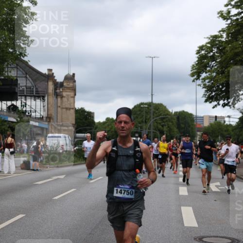 29.06.2025 - hella hamburg halbmarathon Yannick Fuchs http://msf.ph/oto/8275120 29.06.2025 10:49:22 20KM 1120, 1143, 1179, 1834, 2029, 2252, 2448, 2612, 3037, 3256, 4249, 4616, 4897, 5021, 5643, 6891, 7147, 7221, 7594, 7976, 8573, 8618, 8691, 10044, 10188, 10582, 11231, 12248, 12483, 12544, 12545, 13234, 13236, 13470, 14365, 14750, 14909, 15300, 15484, 15584, 15868, 15884, 15896, 16108, 16110, 16176, 16213, 16334, 16521, 16609, 17133, 17259, 17603, 17734, 17940, 18064, 18190, 18290, 19047 meine-sportfotos.de