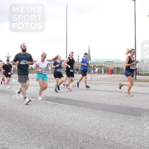 29.06.2025 - hella hamburg halbmarathon Lena Gebhardt http://msf.ph/oto/8275123 29.06.2025 10:54:38 Lombardsbrücke 5185, 1739, 15627, 19628, 035, 5174, 15674, 1198, 1762, 1822, 1949, 2084, 2244, 2532, 2566, 2586, 2632, 3002, 3364, 3761, 3795, 3857, 4191, 4192, 4720, 4971, 5157, 5185, 5216, 5309, 5500, 5514, 5727, 5817, 5882, 5933, 5993, 6023, 6279, 6982, 6987, 7498, 7670, 7874, 7946, 7986, 8012, 8186, 8801, 8803, 8867, 9130, 9521, 10207, 10331, 10471, 11033, 11226, 11287, 11354, 11567, 11569, 11785, 12240, 12268, 12270, 12930, 13272, 13283, 13944, 13945 meine-sportfotos.de