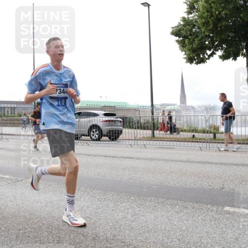 29.06.2025 - hella hamburg halbmarathon Lena Gebhardt http://msf.ph/oto/8275130 29.06.2025 10:35:00 Lombardsbrücke 1025, 1284, 1497, 1717, 1849, 2023, 2355, 2376, 2751, 3130, 3409, 3420, 3828, 4564, 4884, 5027, 5453, 5531, 6034, 6189, 6310, 6335, 6379, 6397, 6471, 6803, 6843, 7020, 7267, 7299, 7386, 7644, 7733, 7927, 8369, 8793, 9122, 9164, 9248, 9448, 9514, 10335, 10358, 10464, 10606, 10674, 11122, 11233, 11245, 11320, 11359, 11646, 11886, 12019, 12062, 12164, 12236, 12382, 12764, 15477, 16238, 16311, 16390 meine-sportfotos.de